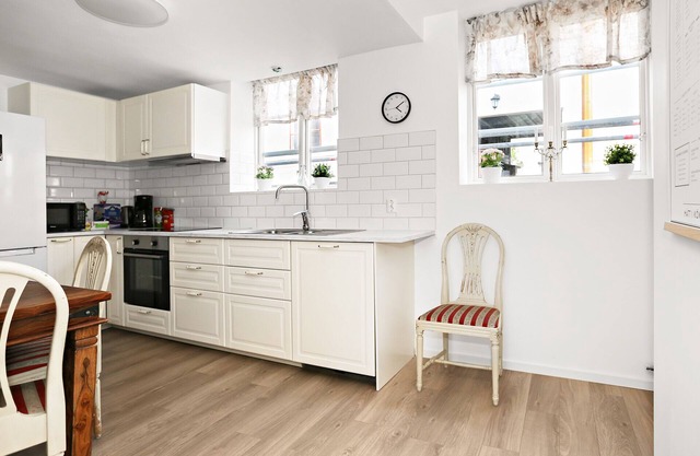Renovated central two-room apartment on the entrance level