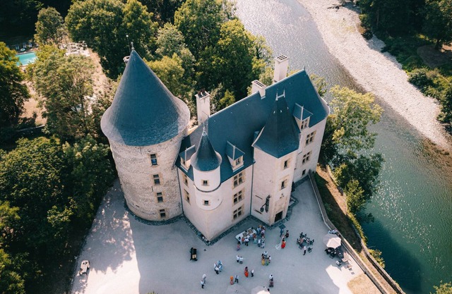 Rent a unique french castle for your family vacations