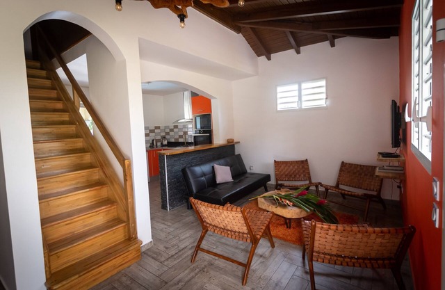 RENT: Bas Villa (t4) - Castel LAMENTIN