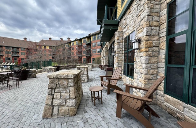Resort 1st Floor walk out patio Pool Hot Tub Wineries Breweries Hiking 122
