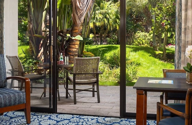 Resort Queens, Catamaran Resort, Elegant Ambiance, Explore Mission Bay