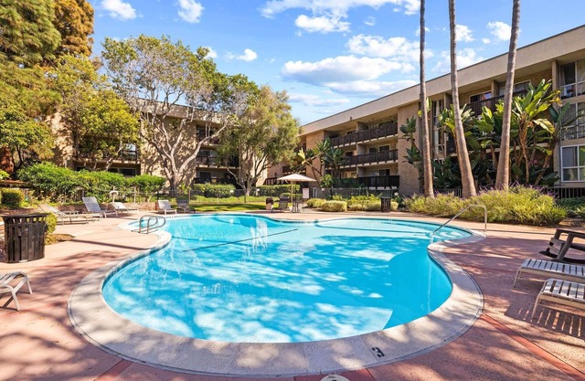 Resort-style Amenities, 1BR Condo, Parking, W/D