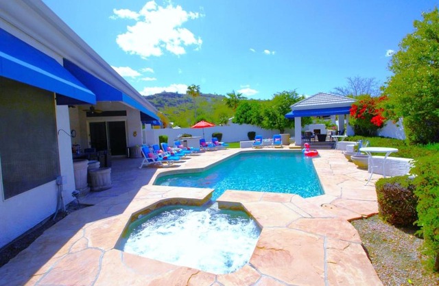 Resort-Style Mountain View, Saltwater Pool/Spa, Golf/Hike -Glendale/Phoenix Area