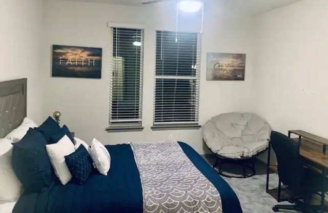 Resort style suite near Attractions & Shopping!