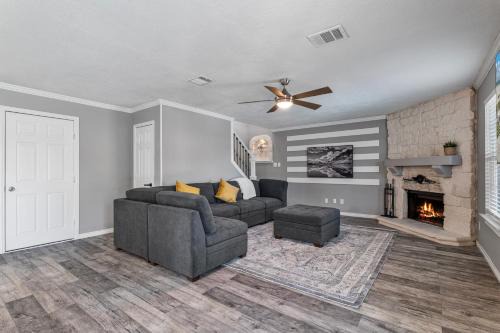 Retreat close to Lewisville Lake with pool, pet ok