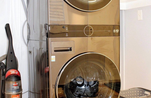 "Retreat on Hardy Street: 2 Kings & 2 Twin Beds"