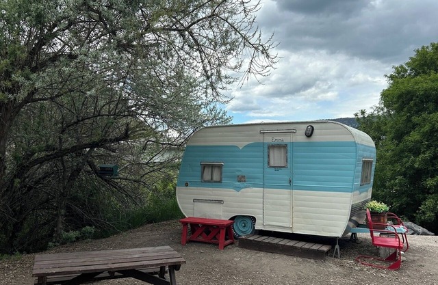 Retro Camper full size bed