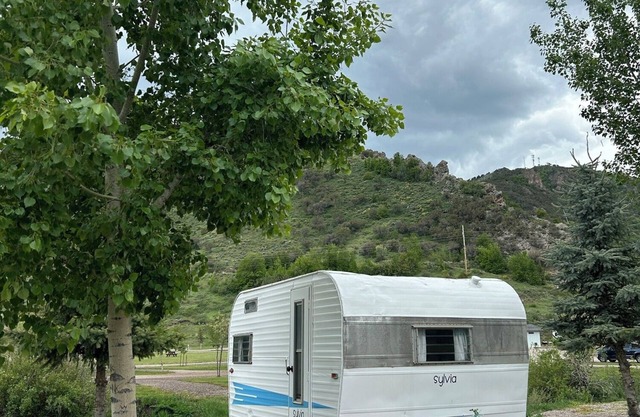 Retro Camper king size bed