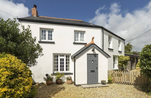 Rexton House is an attractive and spacious property enjoying a quiet location in the beautiful seasi