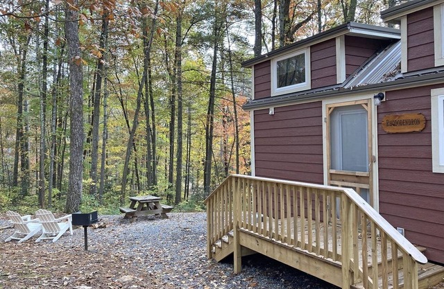 Rhododendron Tiny Home at Bleu Canoe Campground