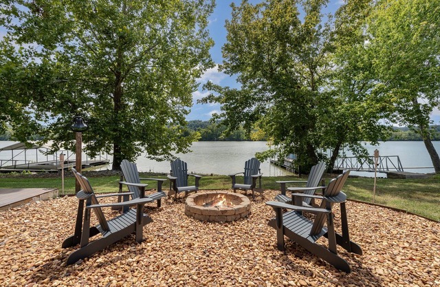 Rhythm on the River- Private Dock - Game room & more!