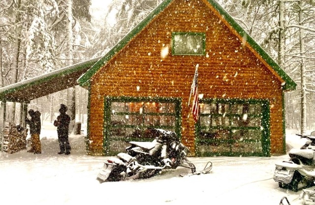 Riders Paradise. Bunkhouse within seconds of the trail on all season road.
