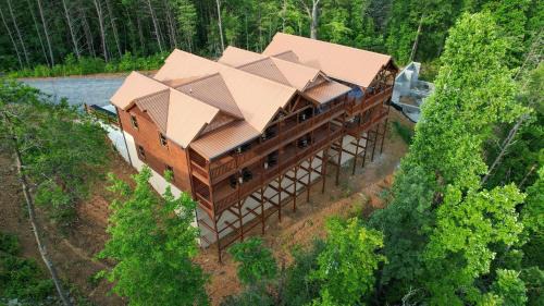 Ridge View by AvantStay 15mins from Pigeon Forge w Pavilion Indoor Pool Hot Tub