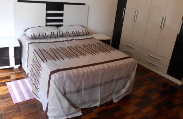 Right in the center, near Santa Casa and UFRGS. With split, internet, elevator