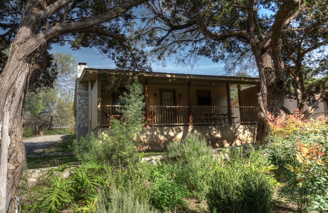 River Front cabin with access to shared pool!