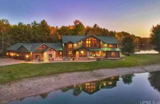 River Ridge Lodge: Luxury Lodge on the Menominee River