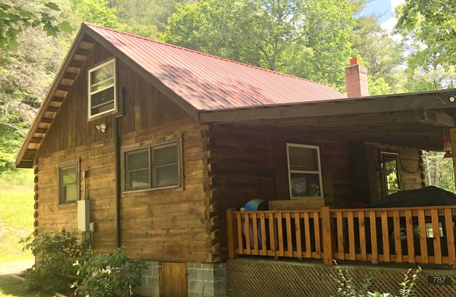 River Side Cabin Retreat sleeps 6