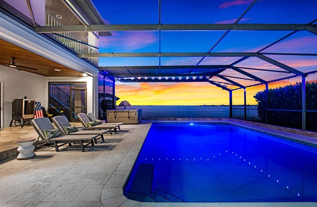 Riverfront Riviera Outdoor TV's/Hotub/Tanning Deck