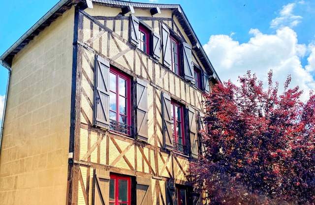 Riverside House & Terrace in Village & Restaurants, Wood Burning Stove, Walking