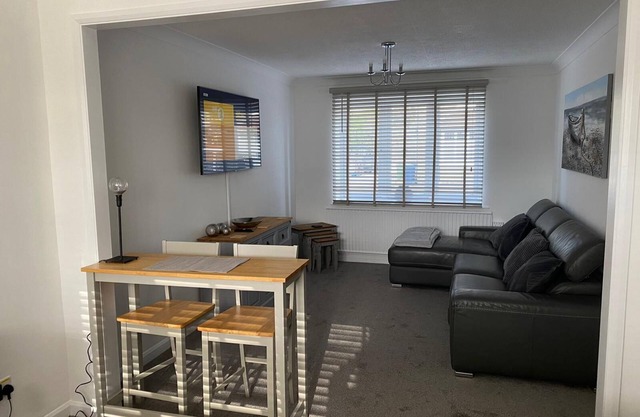 Riverside Park Ground Floor Apartment - St Neots
