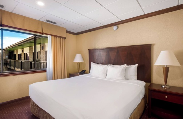 RiverWalk Plaza - Executive Suite