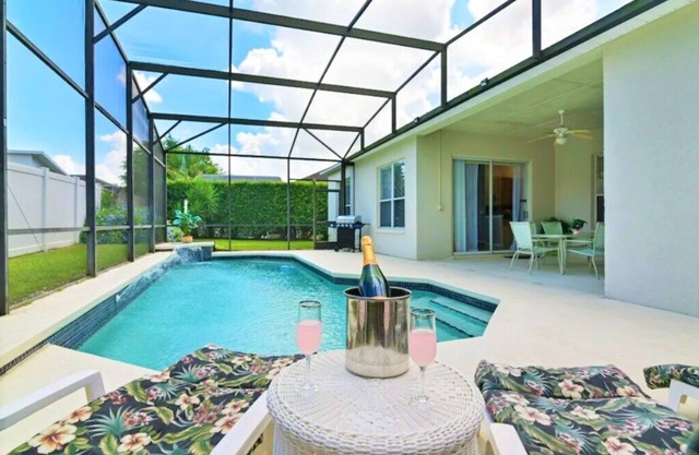 RL236 – Spacious 4BR Villa with Private Pool in Ridgewood Lakes (Golf Resort)