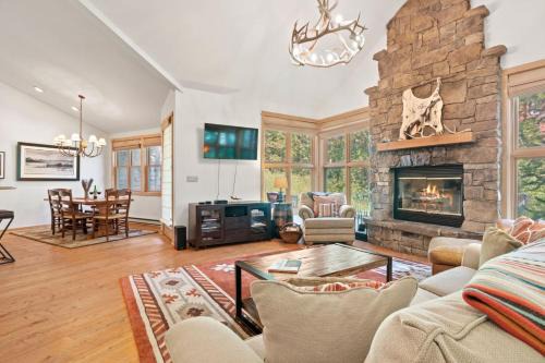 RMR: Moose Creek 17 Condo in Teton Village
