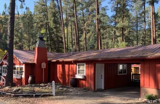 "Roaming Deer" - Tons of wildlife, private hot tub and sauna, steps to the Rio