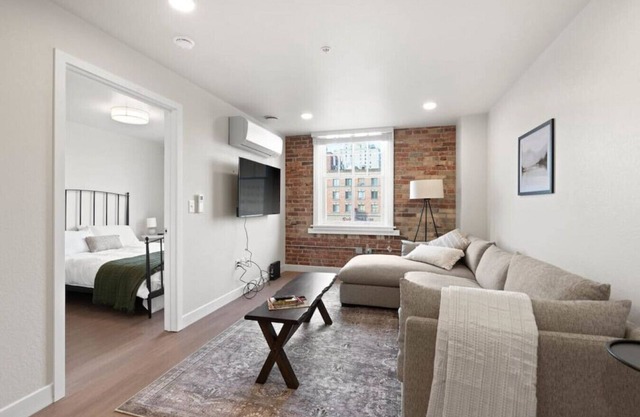 Roav Stays - J&K Luxury Apartment 304