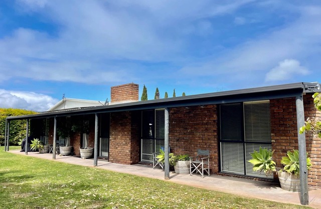 Robe's Hidden Gem - WiFi, Pet Friendly Outside