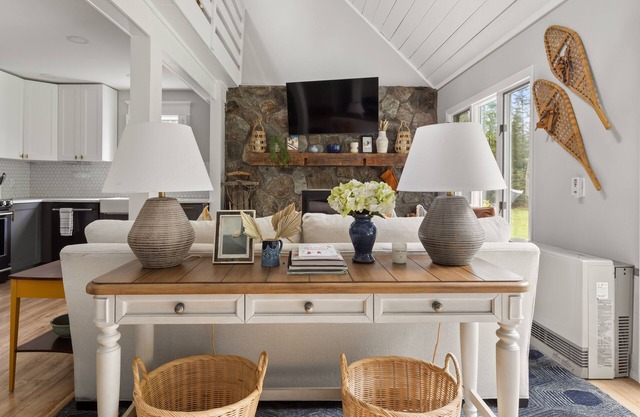 Robinson Cabin 3 Bedroom Cabin by RedAwning