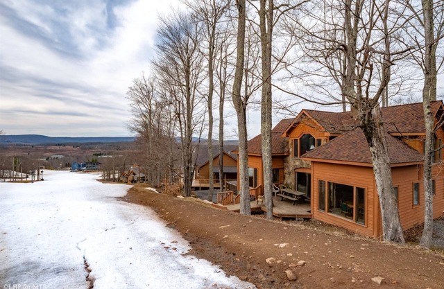Robyn`s Nest - 304 Slopeside Road