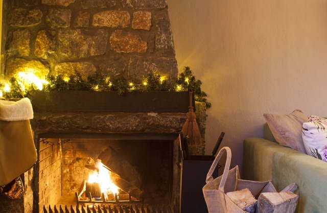 Rock Dandy - Private chalet with fireplace. Up to 6