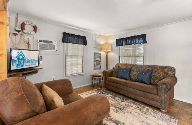 Rock Haven Cottage - Private, Bring Your Boat, Enjoy The Swim Dock, Pool, and Beautiful Views!