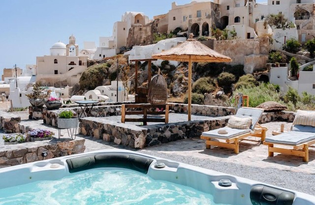 Rock Villa Myth: Stunning Sea and Castle Views/Historic Charm Await