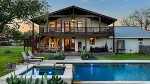 Rockhouse at Ololo Hot Tub Pool Sleeps 12