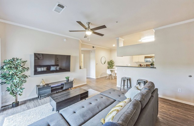 Rocky Mountain Haven w/king bed, pool & hot tub