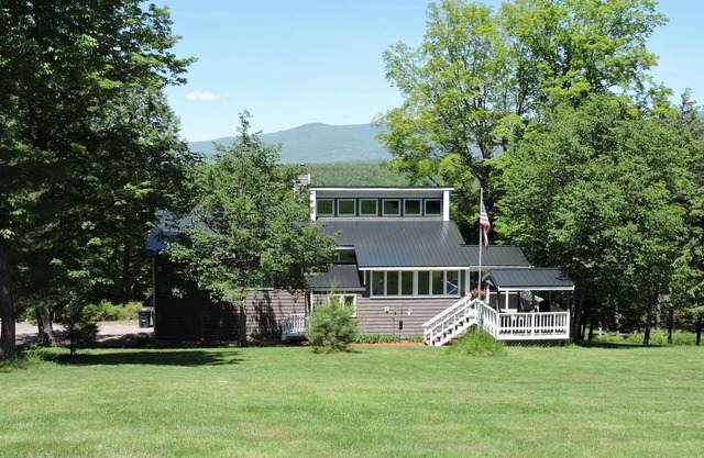 Rolling Lawns Gorgeous Views plus Private Beach Access