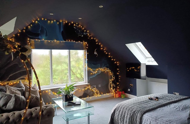 Romantic Chalet- Hot Tub- Games Room-stream-views