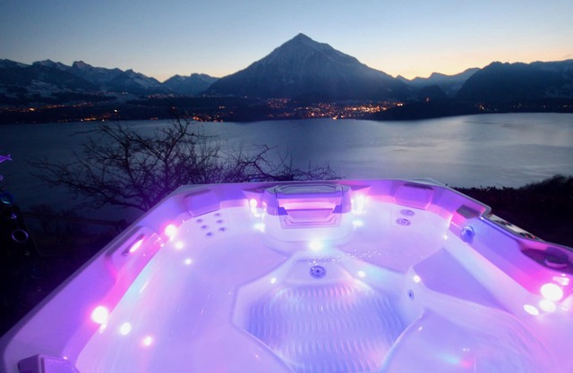 Romantic chalet with the best view and private jacuzzi