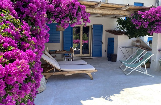 Romantic cottage on the coast of the sun at 80 m from the sea loc. Chiessi