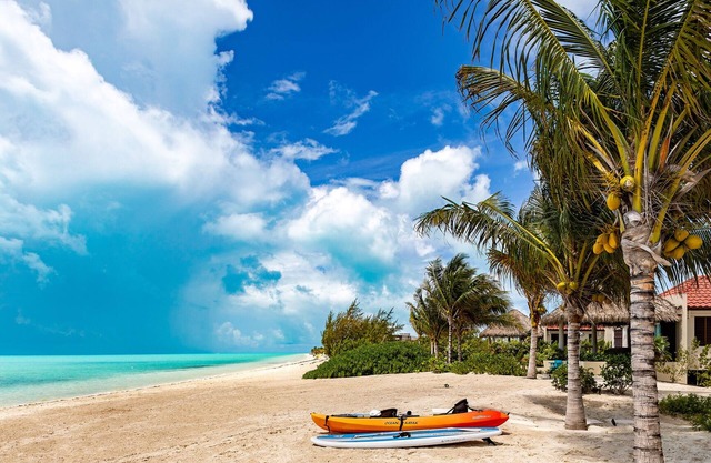 Romantic Getaway, LOWEST DENSITY on the Island, STAND ALONE BUNGALOWS!