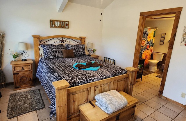 Romantic Riverfront Cabin Getaway - upscale Hill Country Luxury cabin