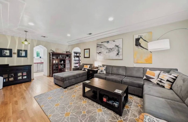 Romantic Spanish Oasis in the Heart of Los Angeles!