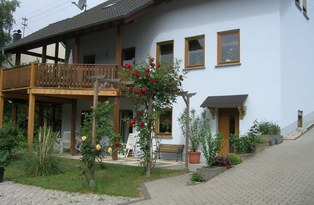 Romantic wine village large, quiet south-facing terrace, panoramic Moselle paths, garden sauna