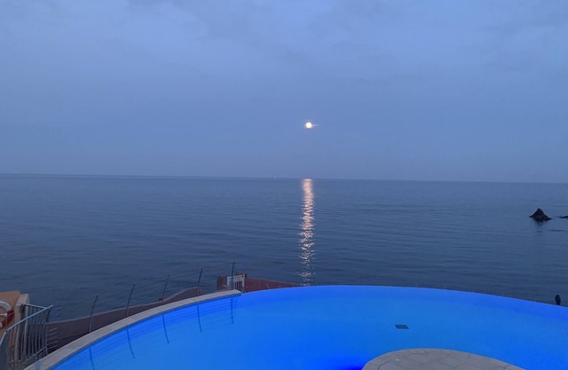 Roof terrace apartment on the sea waterfront air conditioning wifi