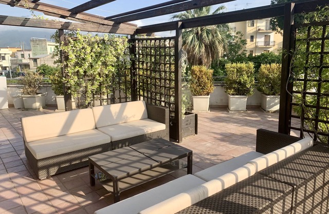 Rooftop villa 150 m2 with large terrace in the center of Pompeii