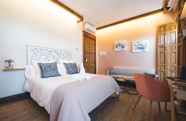 Room 2 - Los Cerrillos