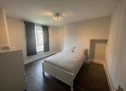 Room 4 minutes from Luton Airport