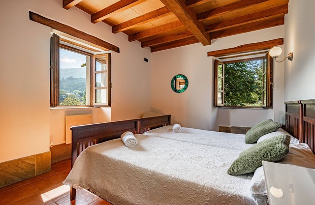 Room A Figueira in Mondoñedo with Mountain Views, Shared Terrace, and Wi-Fi